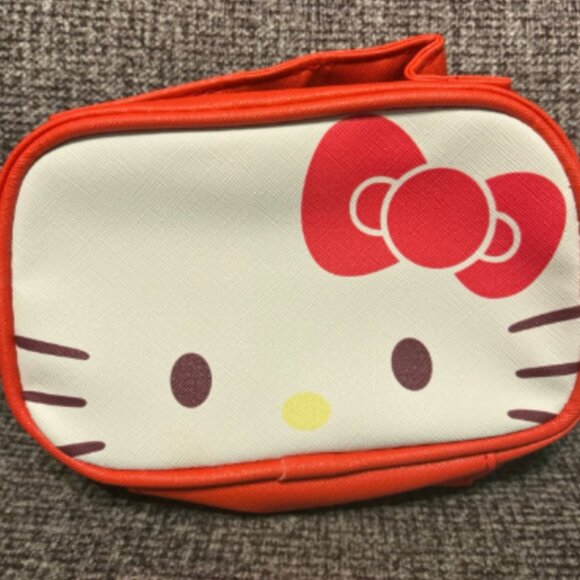 Official Sanrio Hello Kitty Zipper Pouch from 2020 NWT - Picture 1 of 3